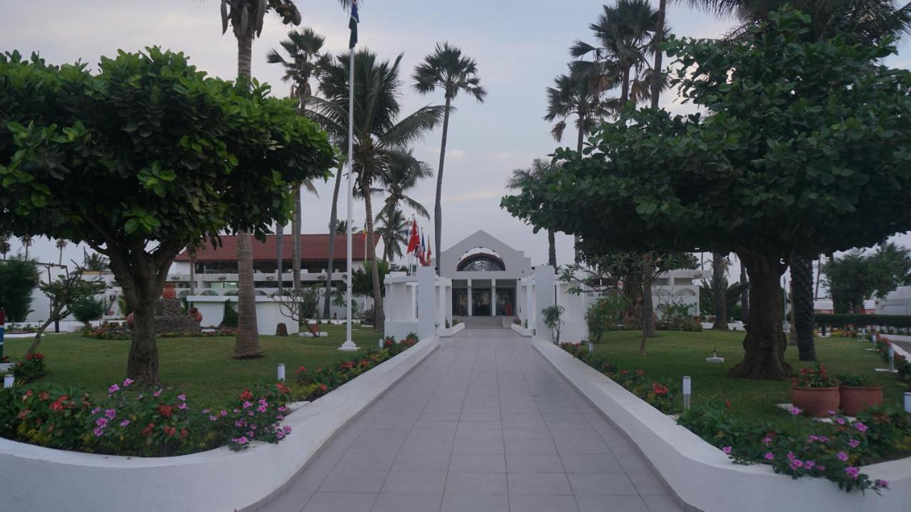 Sunbeach Hotel & Resort Bakau Exterior photo